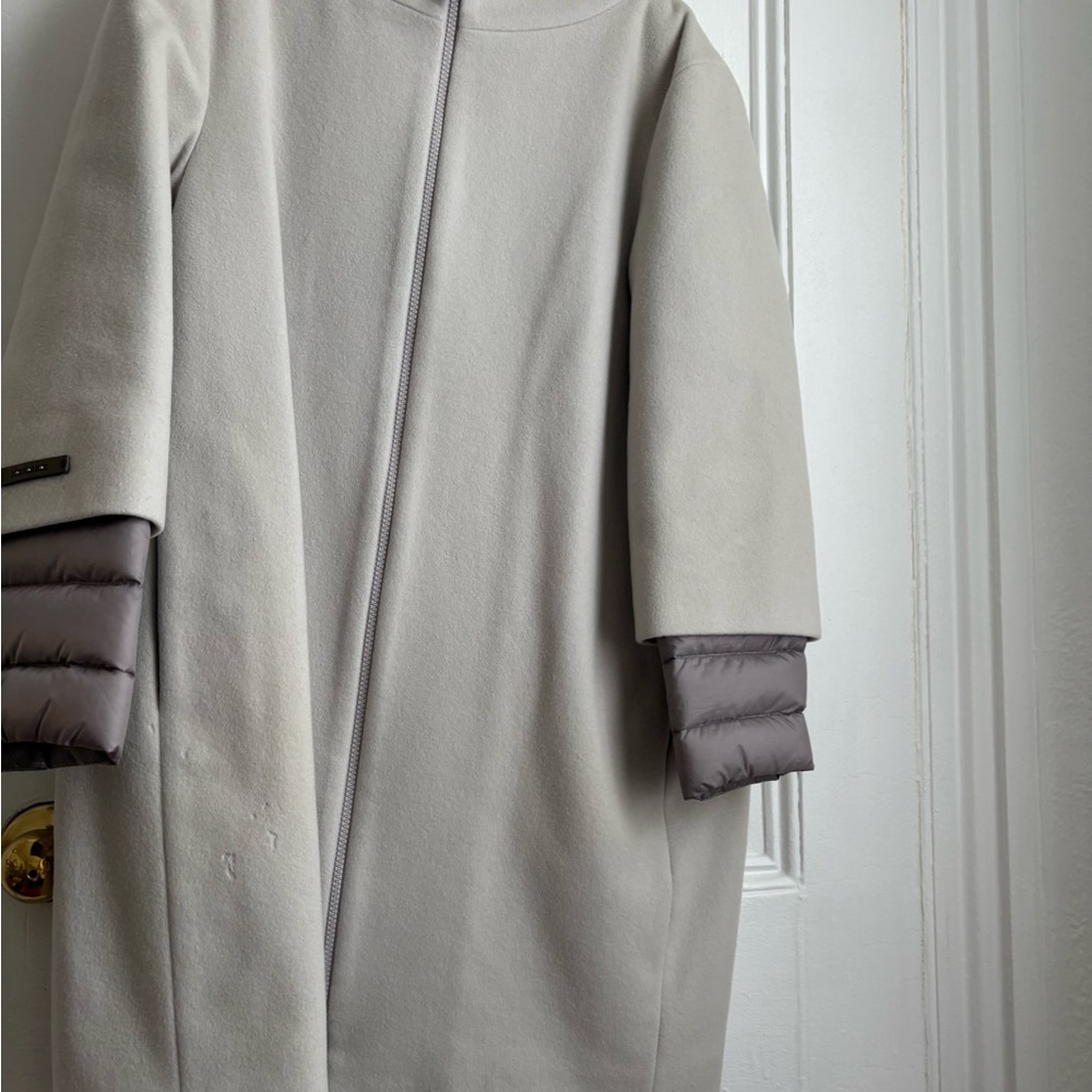 Peserico Elegant Cream and Gray Puffer Jacket